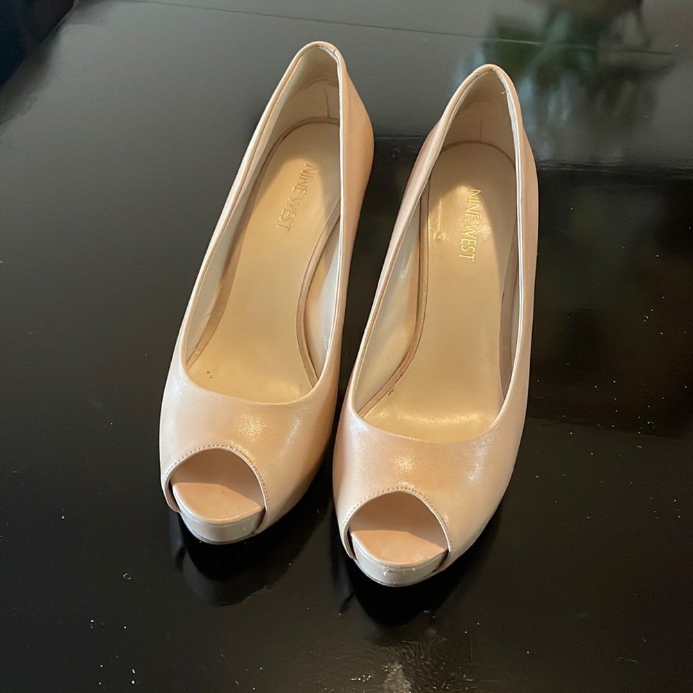 Nine West nude 4” pump
